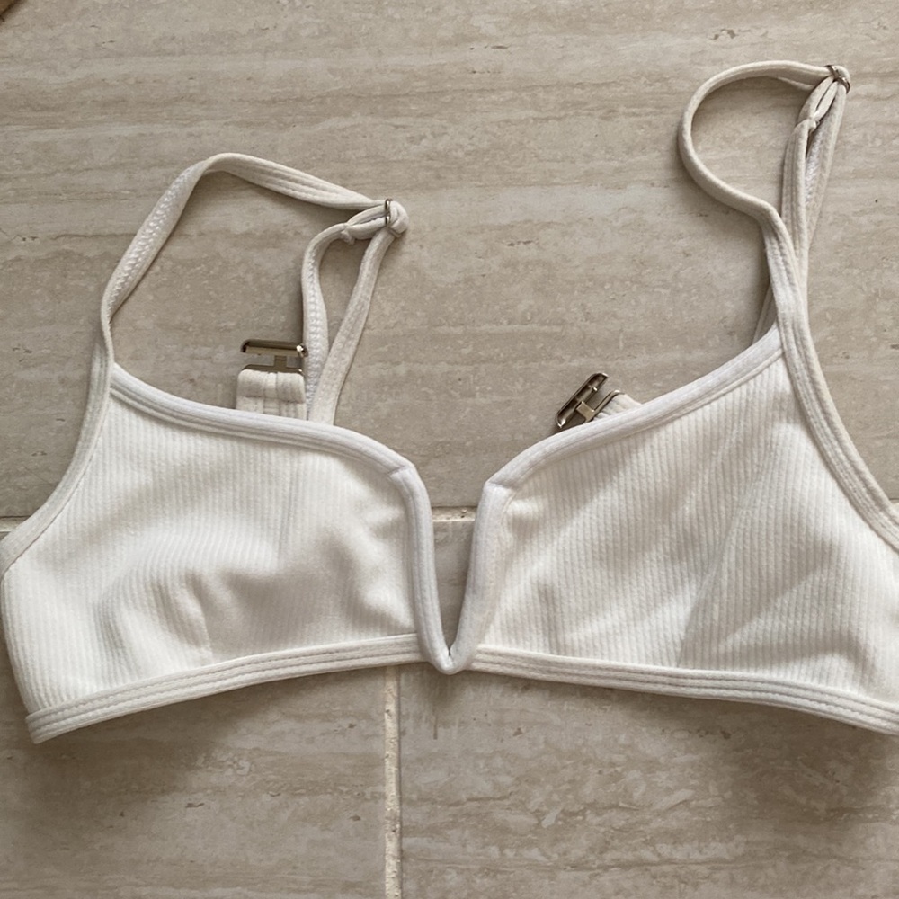 Size small bikini - Picture 2 of 5